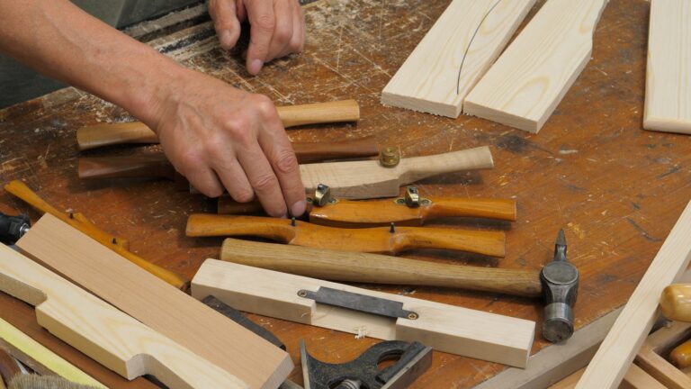 Using a Wooden Spokeshave