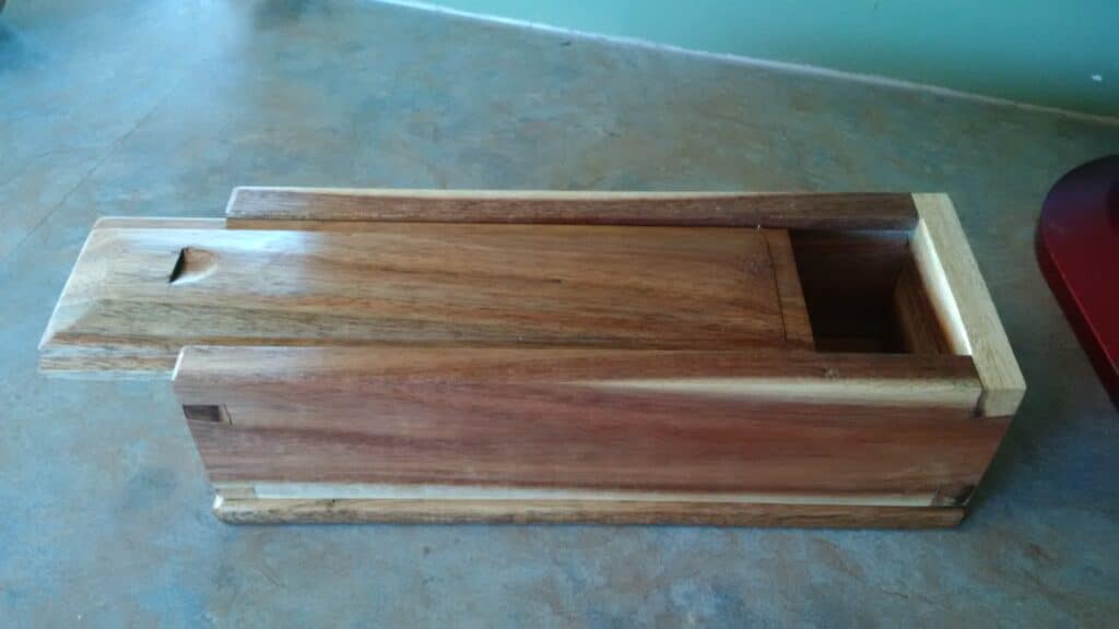 Sliding lid dovetail box-Pallet salvage mahogany