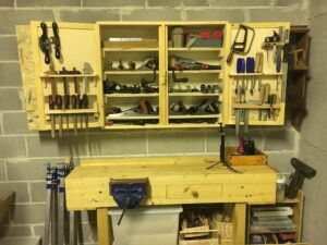 Workbench in fir and a simple tool cabinet